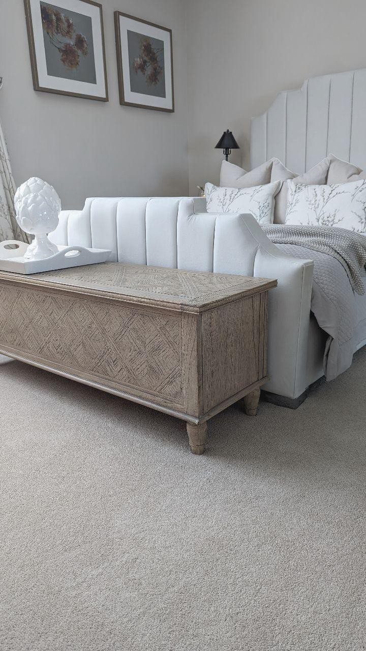 Types of Flooring: 10 Ideas from Hardwood to Rubber 3 Light grey textured carpet covering the floor of a modern, neutrally decorated bedroom.