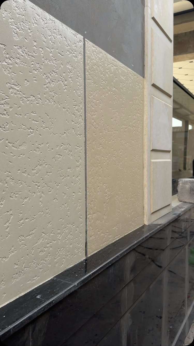 Wall Texture Design: 12 Ideas for Every Room 2 Various textured wall finish samples displayed on a dark countertop in a showroom.